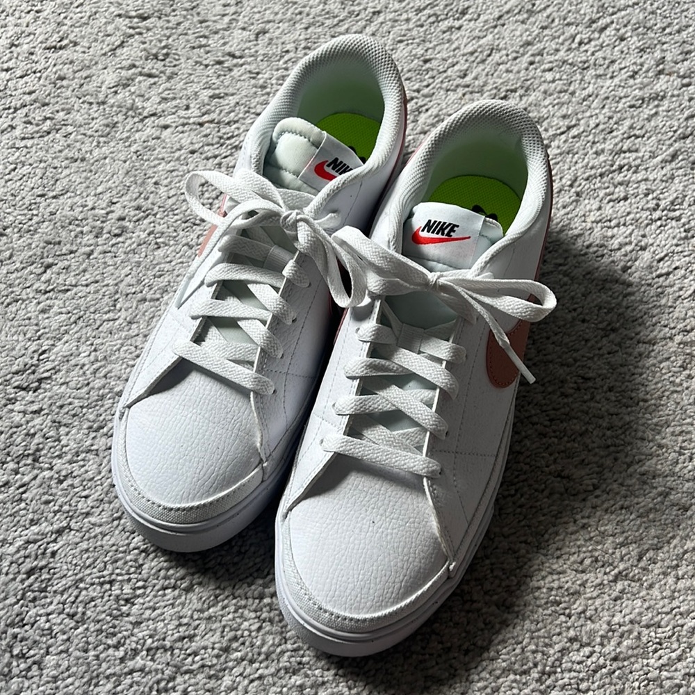 Nike Womens Court Legacy, size 10, never worn